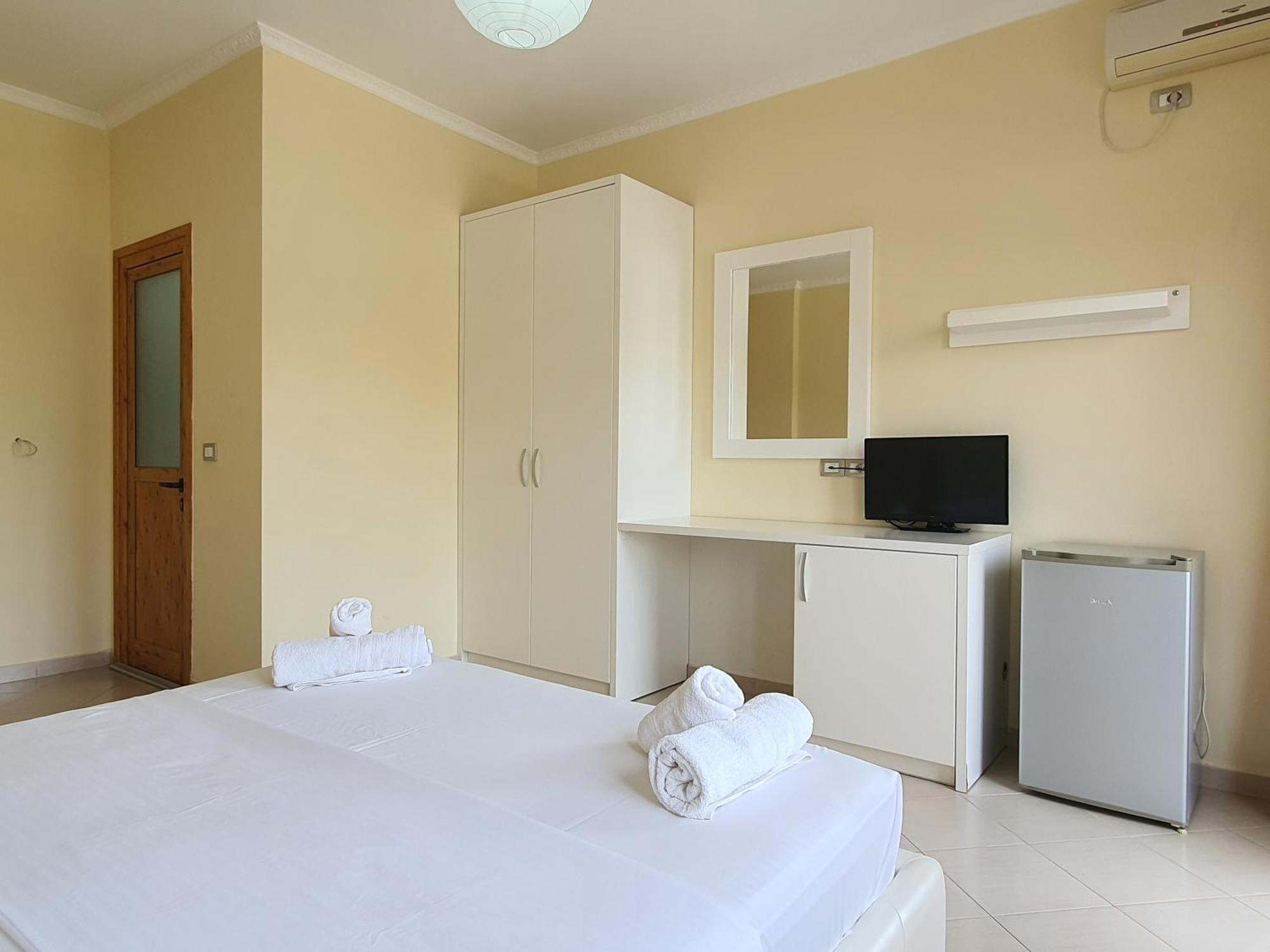 Mintt Hotel Ksamil Esterno foto